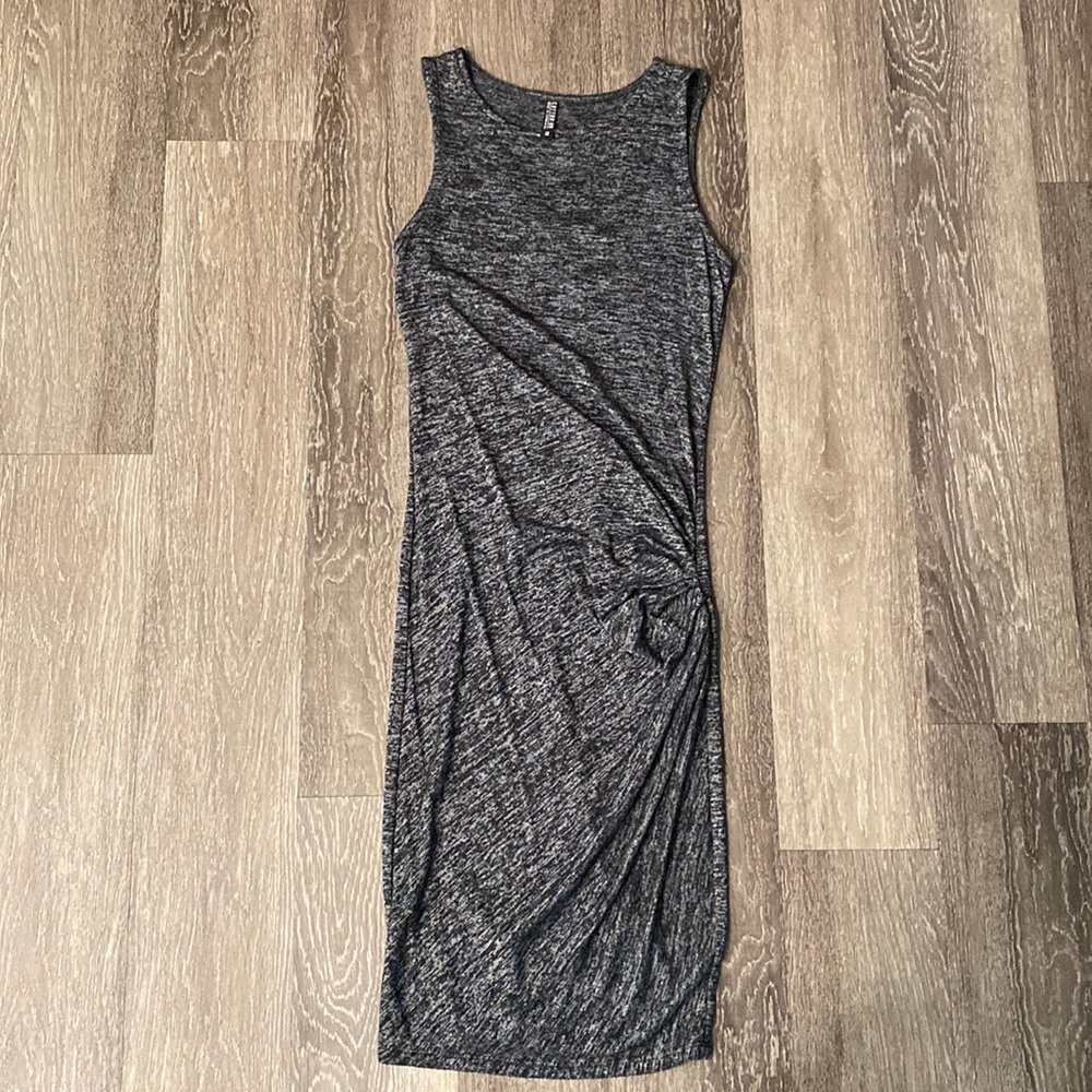 COTTON:ON SLEEVELESS DRESS •